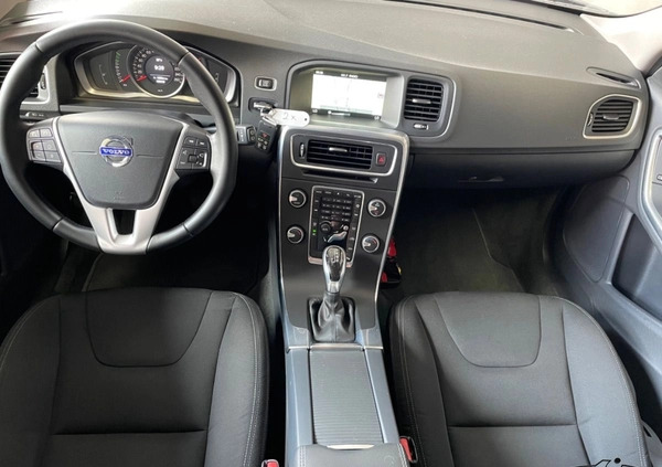 Volvo V60 cena 45500 przebieg: 186000, rok produkcji 2015 z Braniewo małe 172